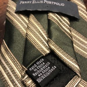 Perry Ellis Portfolio tie green gold ❤️ Like 2 get price drop